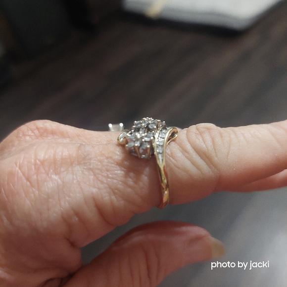 10k gold & genuine diamonds waterfall flowers ring, size 7.5 - Picture 6 of 8